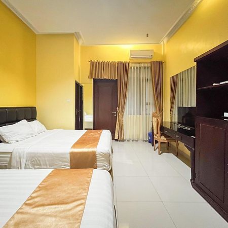 Kartika Hotel Syariah Pacitan Mitra Reddoorz Exterior photo