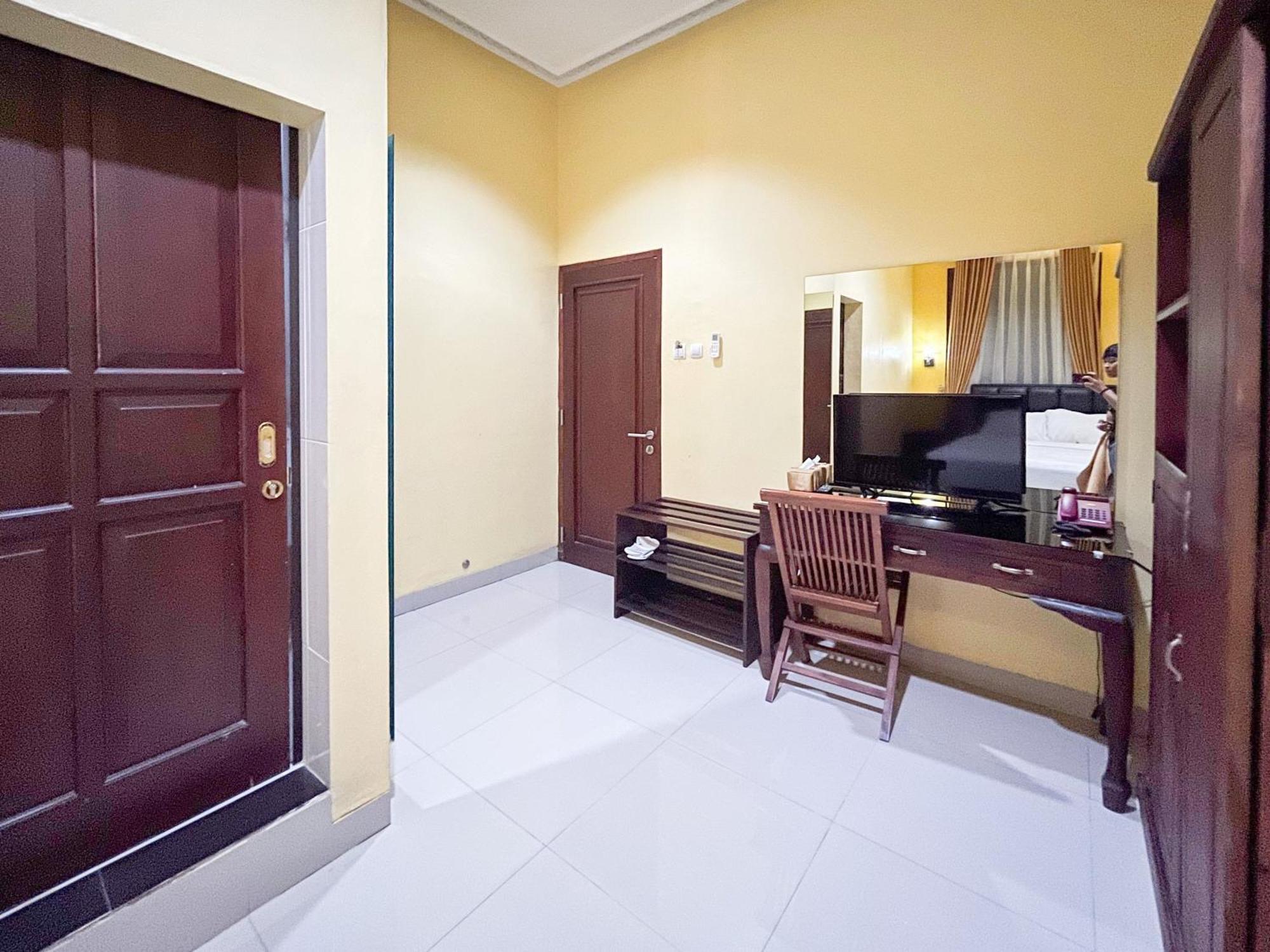Kartika Hotel Syariah Pacitan Mitra Reddoorz Exterior photo