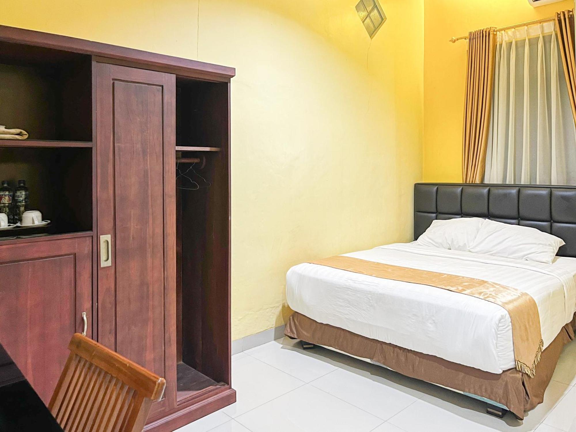 Kartika Hotel Syariah Pacitan Mitra Reddoorz Exterior photo