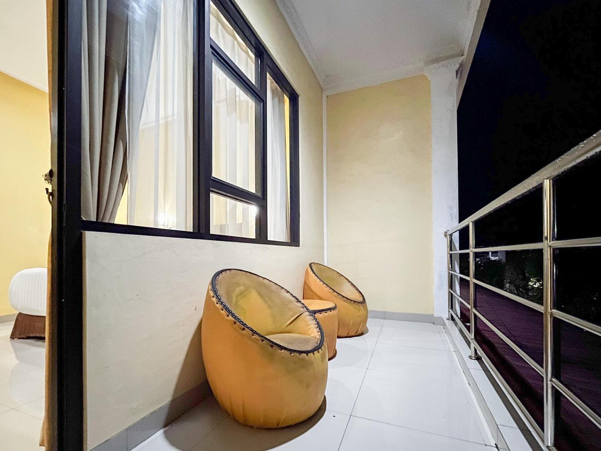 Kartika Hotel Syariah Pacitan Mitra Reddoorz Exterior photo