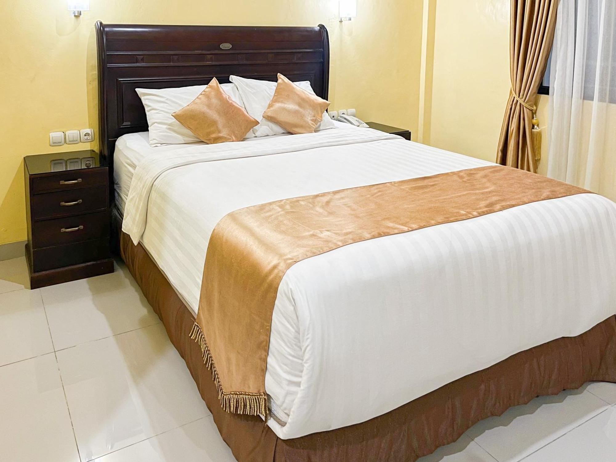 Kartika Hotel Syariah Pacitan Mitra Reddoorz Exterior photo