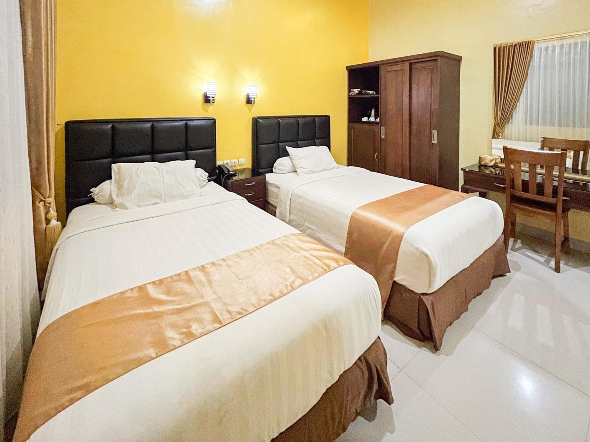 Kartika Hotel Syariah Pacitan Mitra Reddoorz Exterior photo