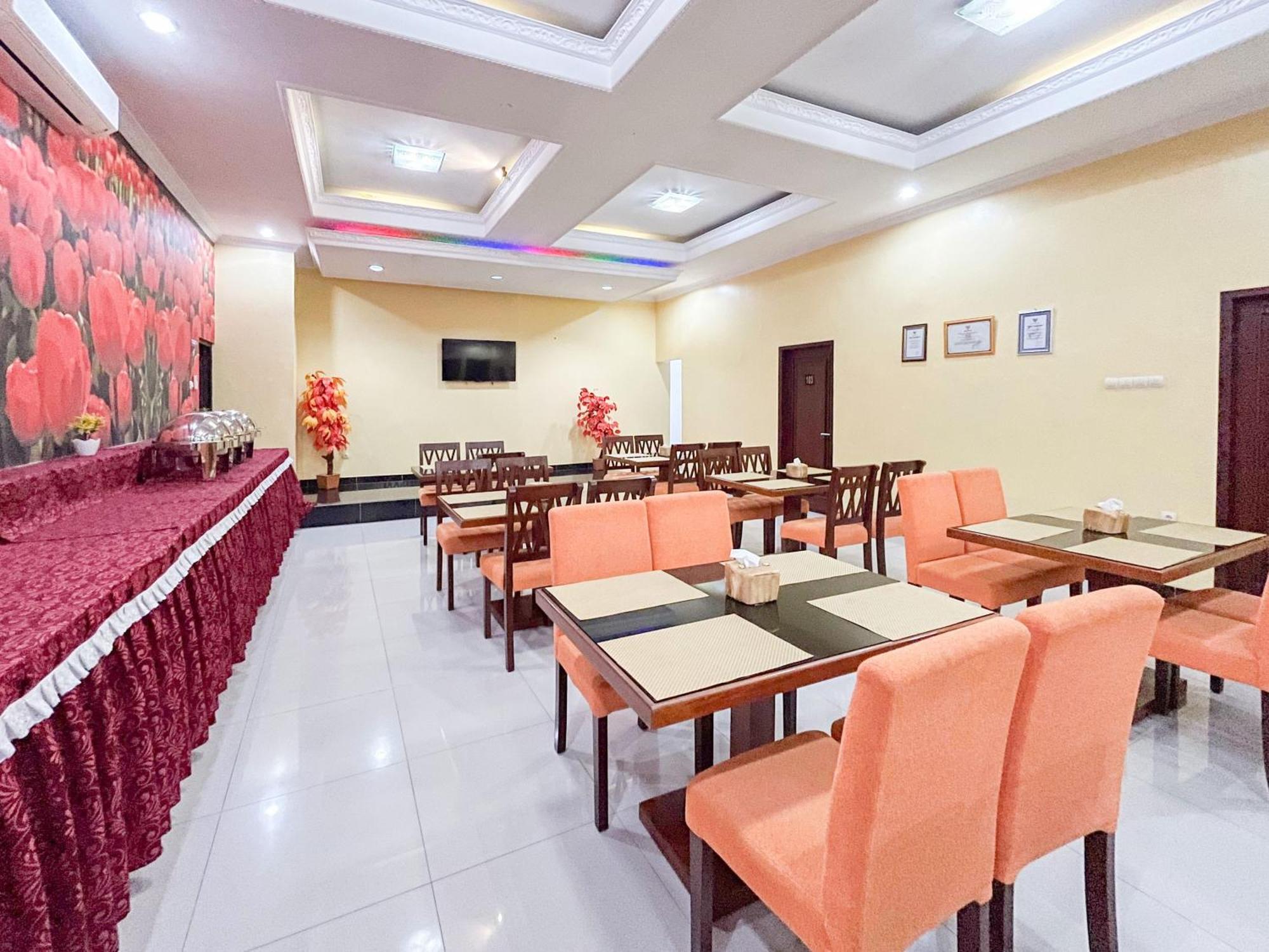 Kartika Hotel Syariah Pacitan Mitra Reddoorz Exterior photo