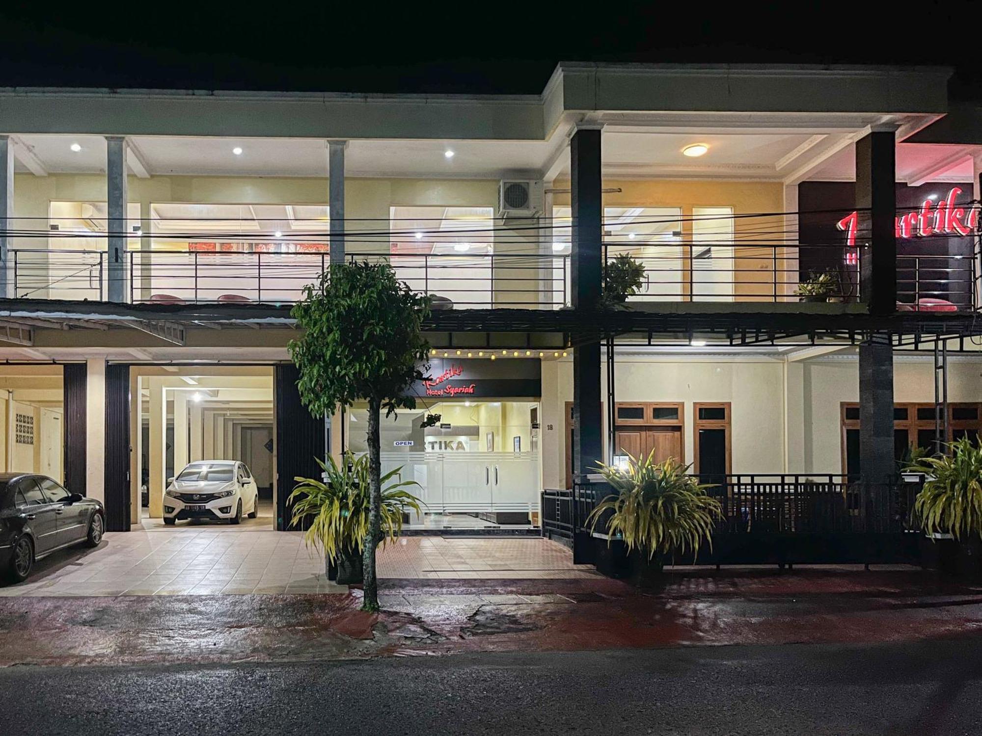 Kartika Hotel Syariah Pacitan Mitra Reddoorz Exterior photo