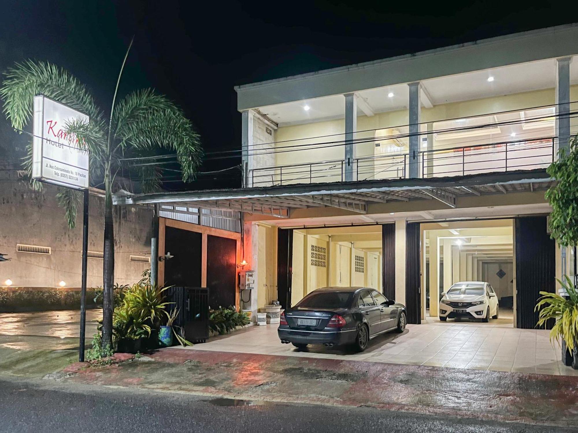 Kartika Hotel Syariah Pacitan Mitra Reddoorz Exterior photo