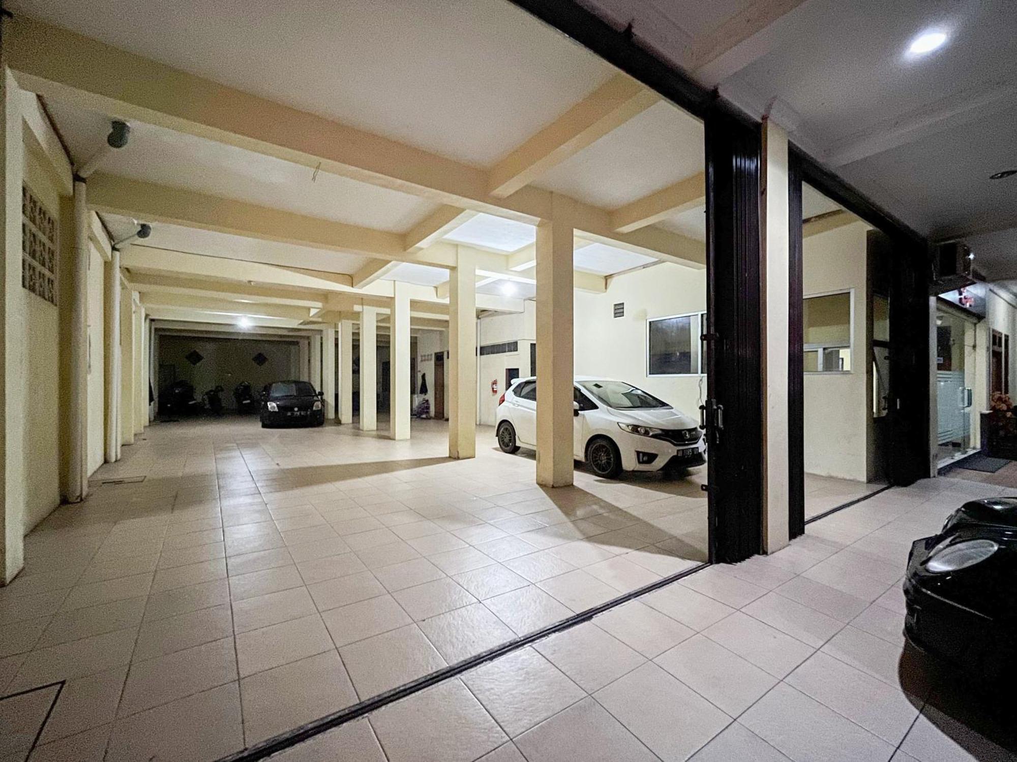 Kartika Hotel Syariah Pacitan Mitra Reddoorz Exterior photo
